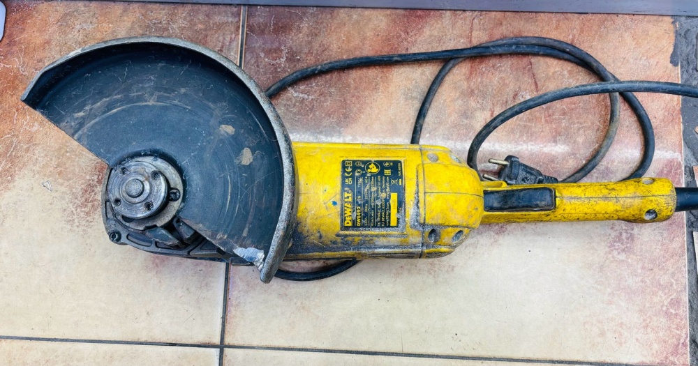 УШМ (Болгарка) DEWALT 230