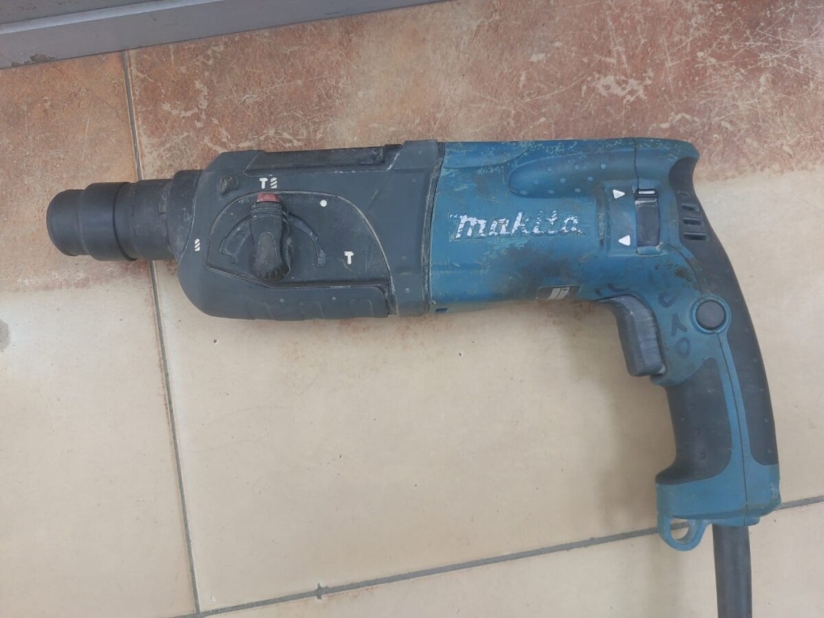 Перфоратор Makita HR2470