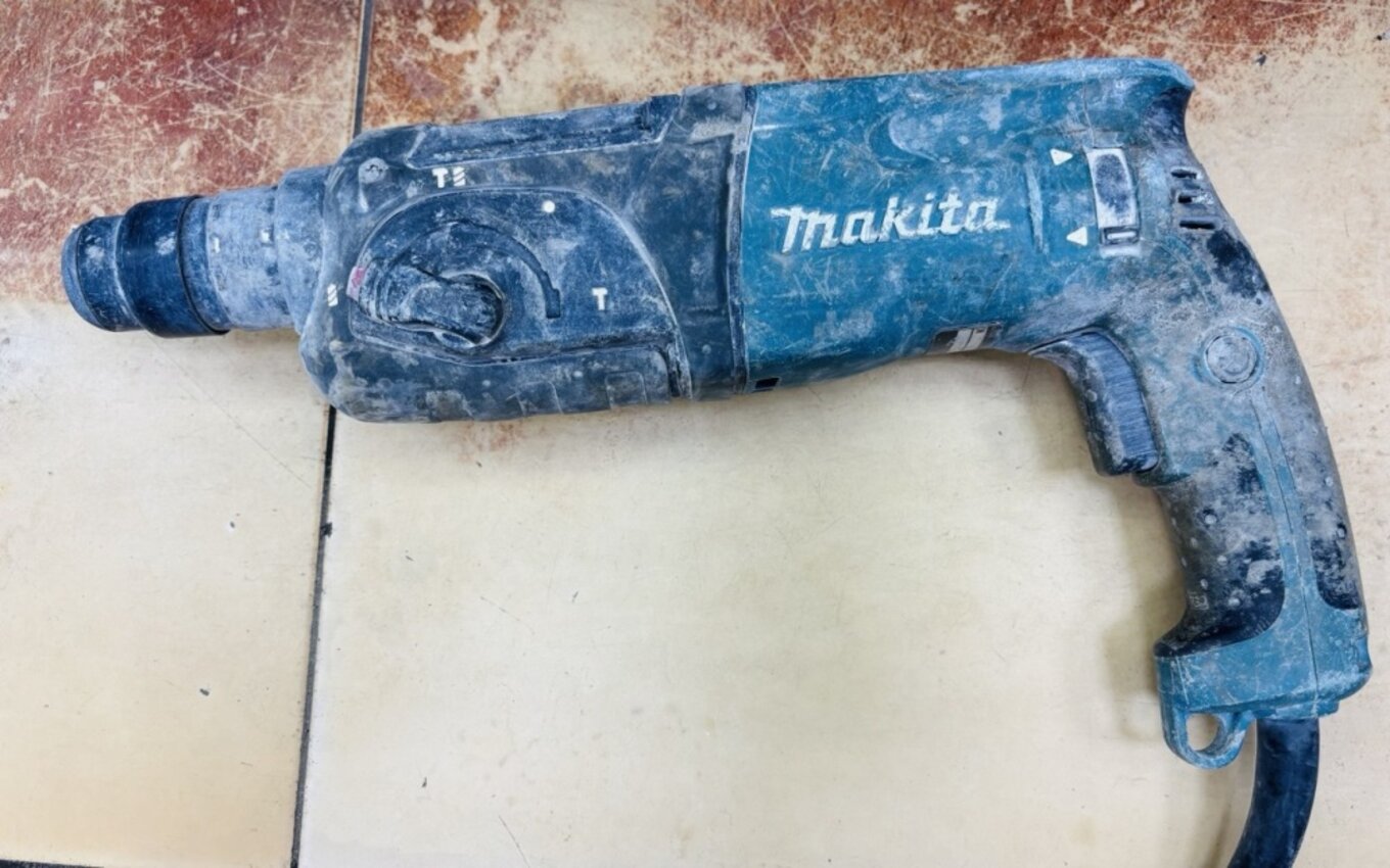 Перфоратор mAKITA hr2470