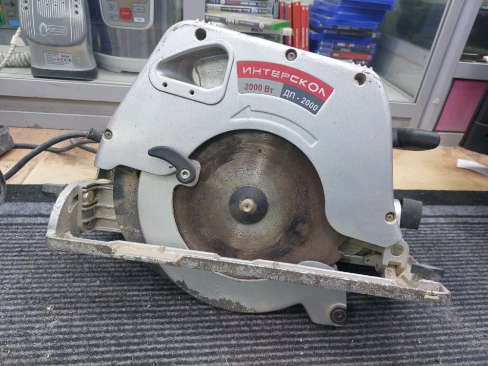 Циркулярная пила  Интерскол ДП 2000